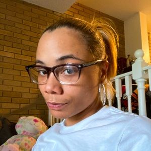 Meet your Posher, Leslie